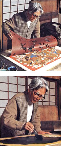 photo of Mori Yoshitoshi making a kappazuri-e